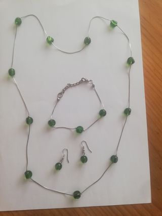 Colgante, pulsera y pendientes