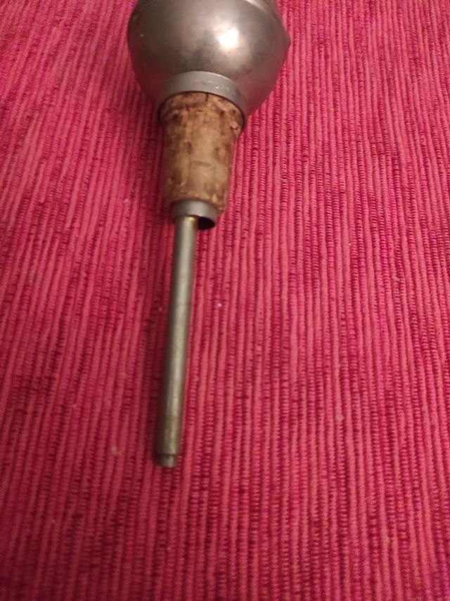 tapón dosificador antiguo para botella England