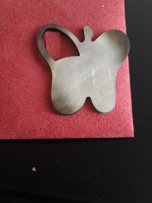 ciondolo farfalla madreperla