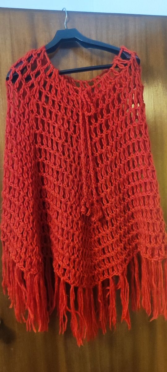 poncho tejido rojo