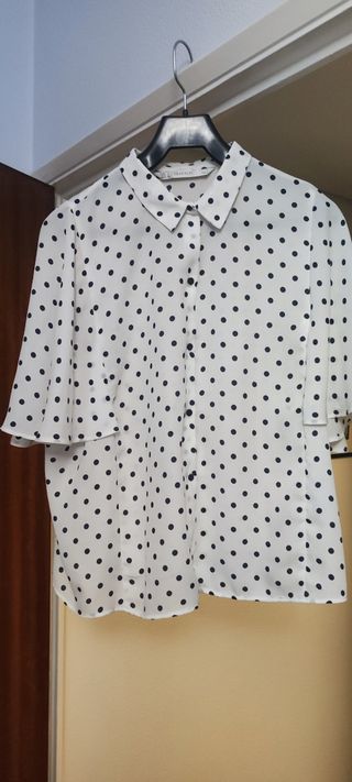 camisa Blancas lunares azules