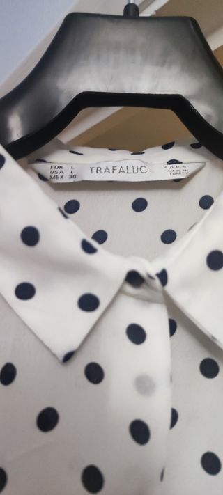 camisa Blancas lunares azules