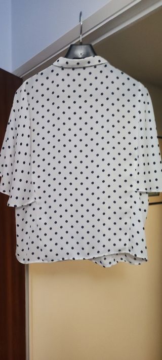 camisa Blancas lunares azules