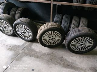 Llantas Ford 5x108 con neumáticos.