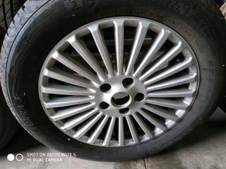Llantas Ford 5x108 con neumáticos.