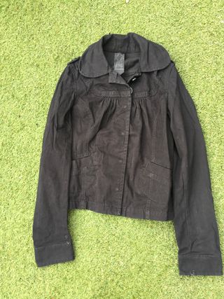 Blazer corto negro cuello bebé 