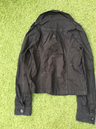 Blazer corto negro cuello bebé 