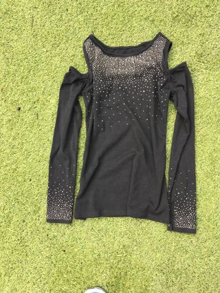 Camiseta manga larga negra con brillantes hombro