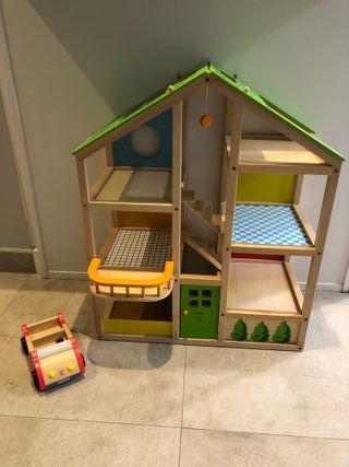 Casa de muñecas de madera