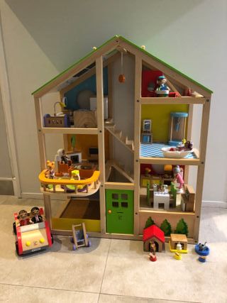 Casa de muñecas de madera