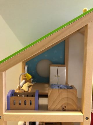 Casa de muñecas de madera