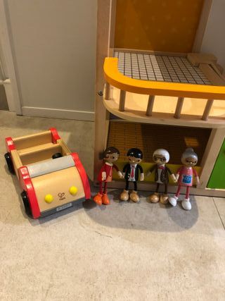 Casa de muñecas de madera