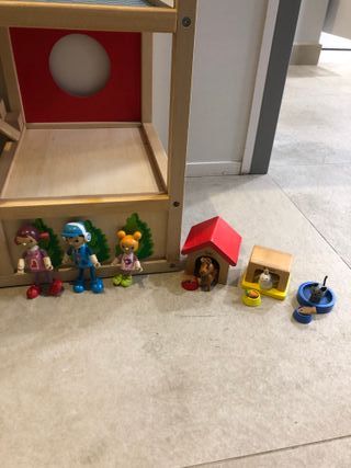 Casa de muñecas de madera