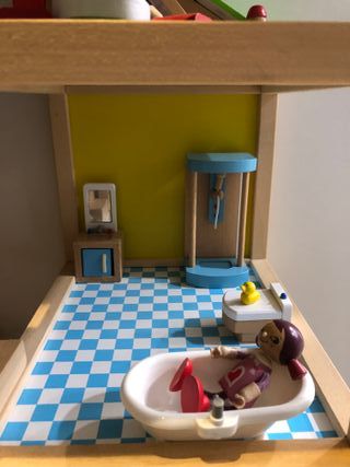 Casa de muñecas de madera