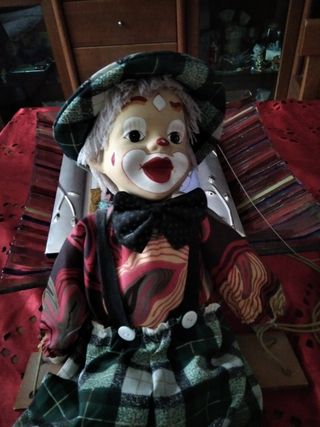 pagliaccio con faccia di ceramica