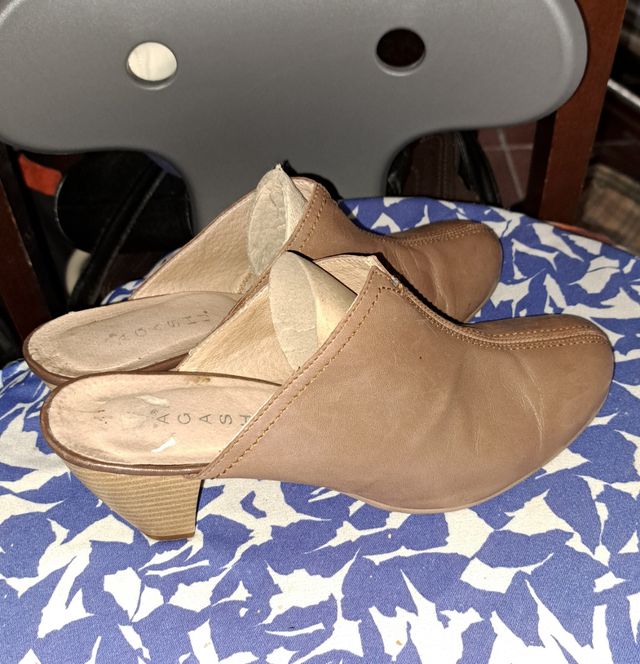 zapatos zuecos tacón alto en color camel  n 40