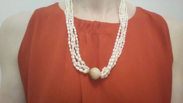 Collar de perlas y jaspe