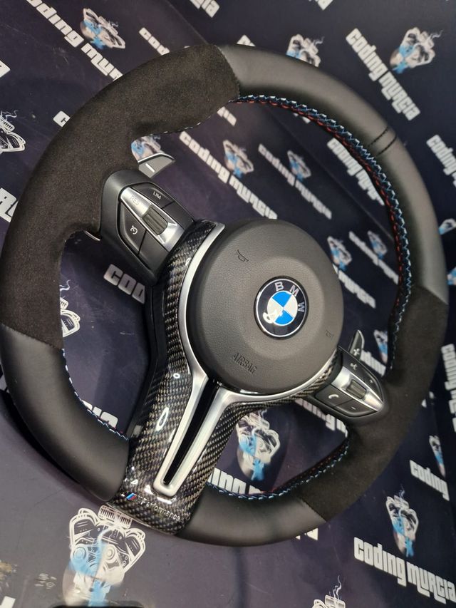 Volante BMW M con levas y carbono