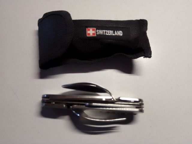 AUTÉNTICA NAVAJA SUIZA