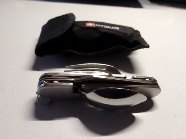 AUTÉNTICA NAVAJA SUIZA