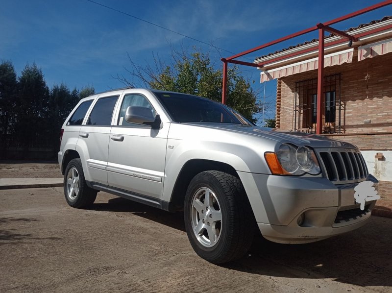 Jeep Grand Cherokee 2010 - foto 1