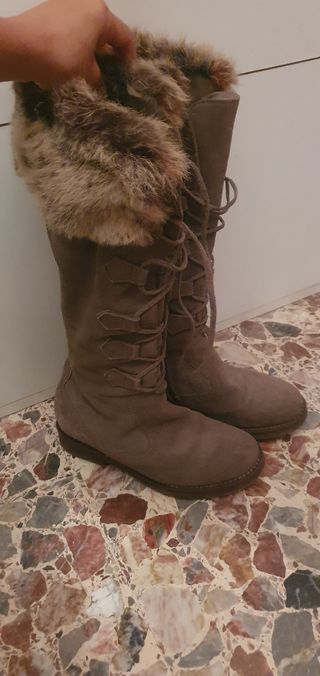 Stivaletti scamosciati con pelliccia 36