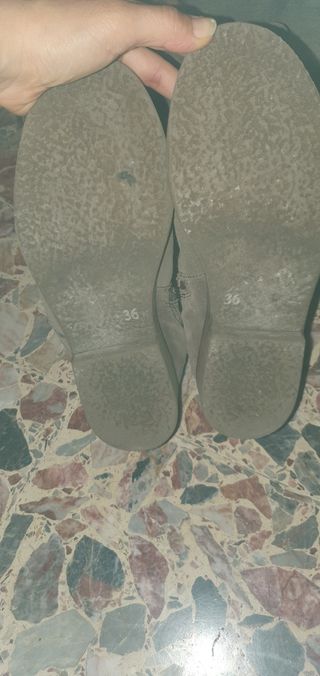 Stivaletti scamosciati con pelliccia 36