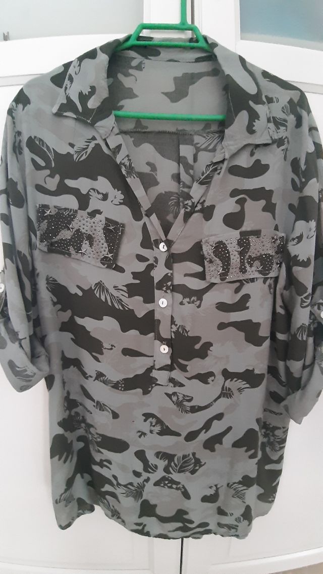 camisa de mujer de camuflaje verde
