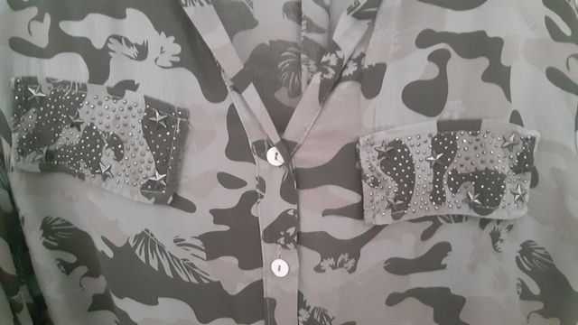 camisa de mujer de camuflaje verde