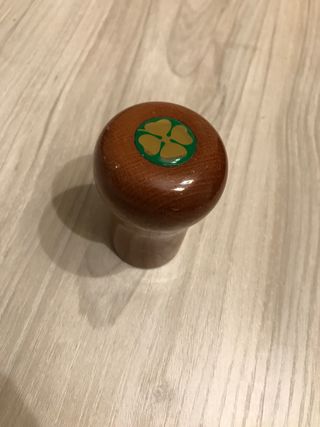 Pomo madera clásico