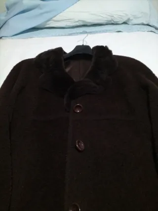 Abrigo de estracan y pelo en el cuello