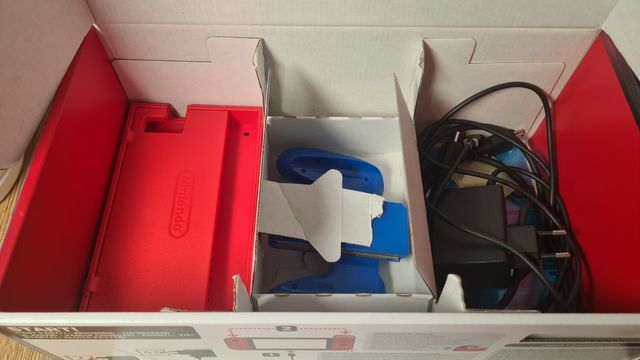 Nintendo switch EDICIÓN ESPECIAL MARIO ROJO Y AZUL