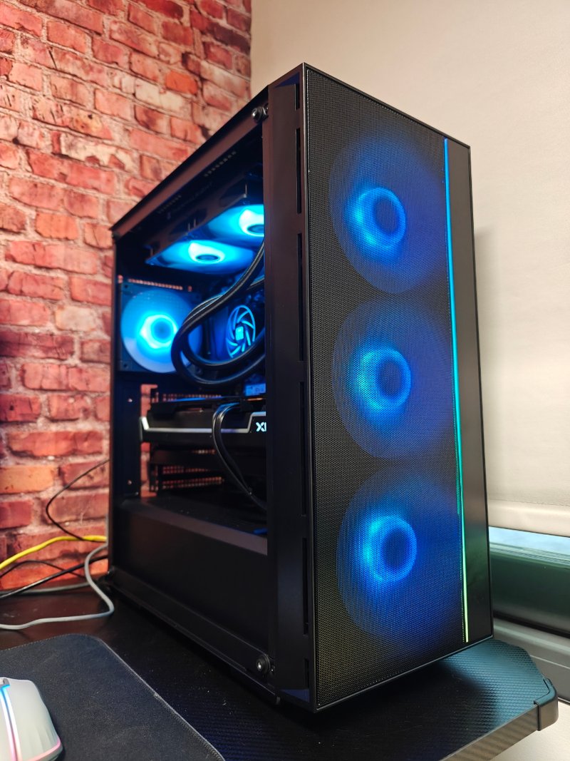 ¡PAGA APLAZADO! PC GAMING 4K RYZEN 7 + RX 9070XT