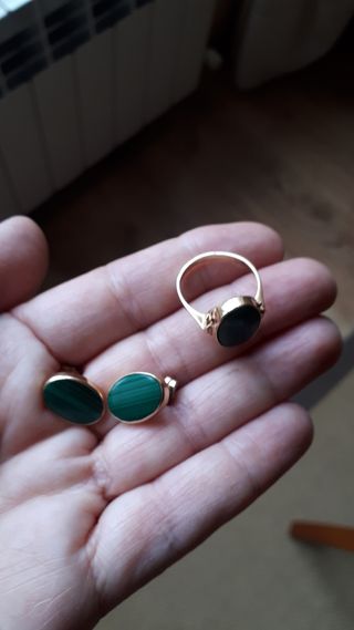 Pendientes y anillo de oro 