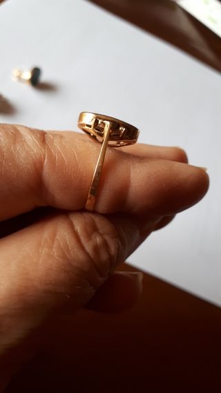 Pendientes y anillo de oro 