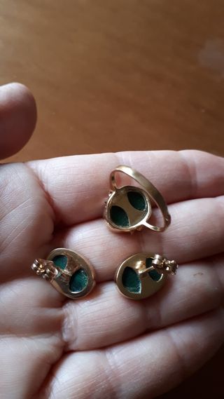 Pendientes y anillo de oro 