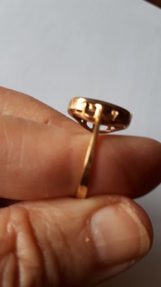 Pendientes y anillo de oro 