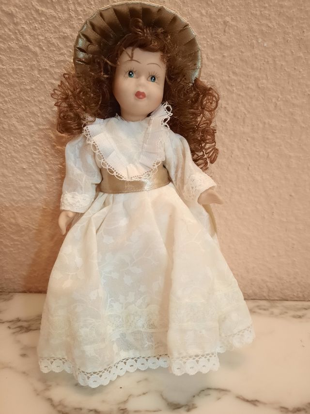 Muñeca porcelana