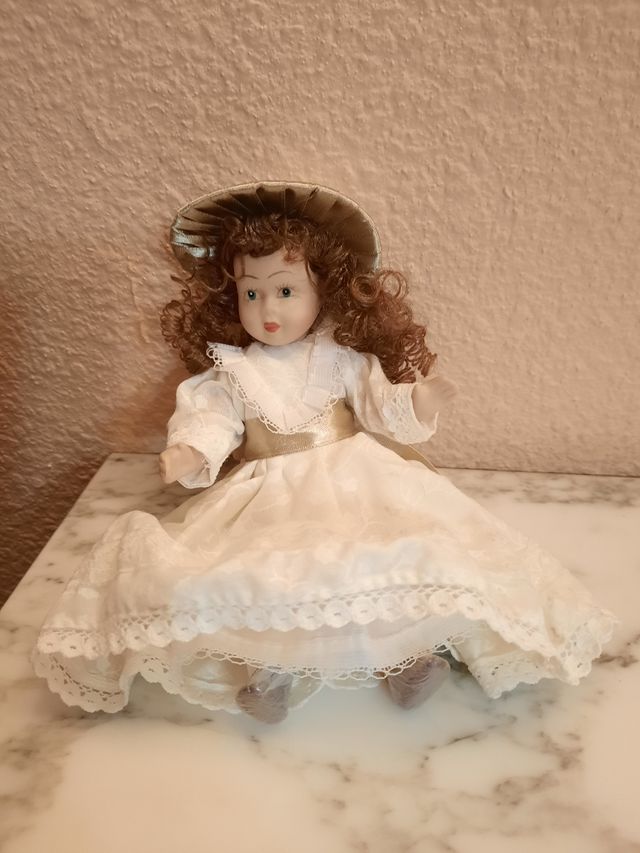 Muñeca porcelana
