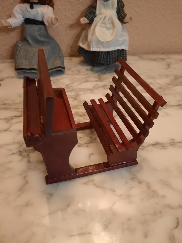 2 muñecas de porcelana con accesorios