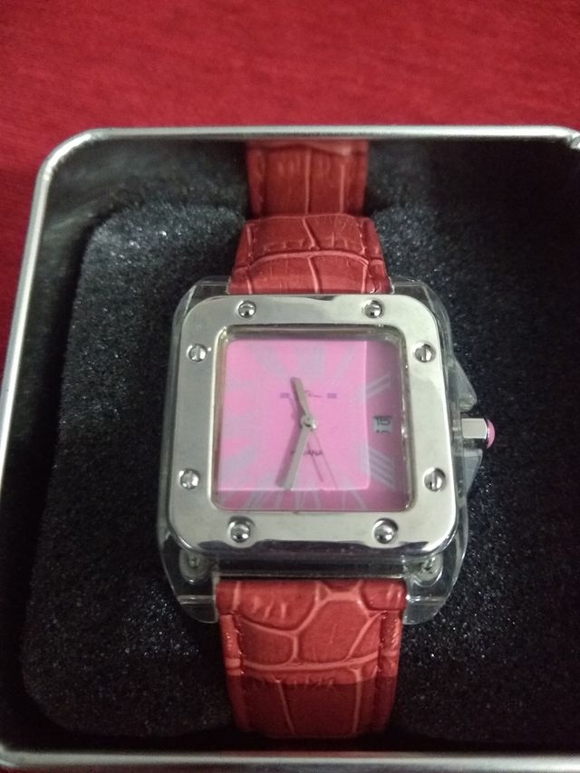 Reloj analógico nuevo, en caja original