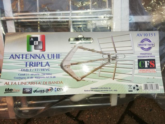 Antenna per TV UHF tripla nuova