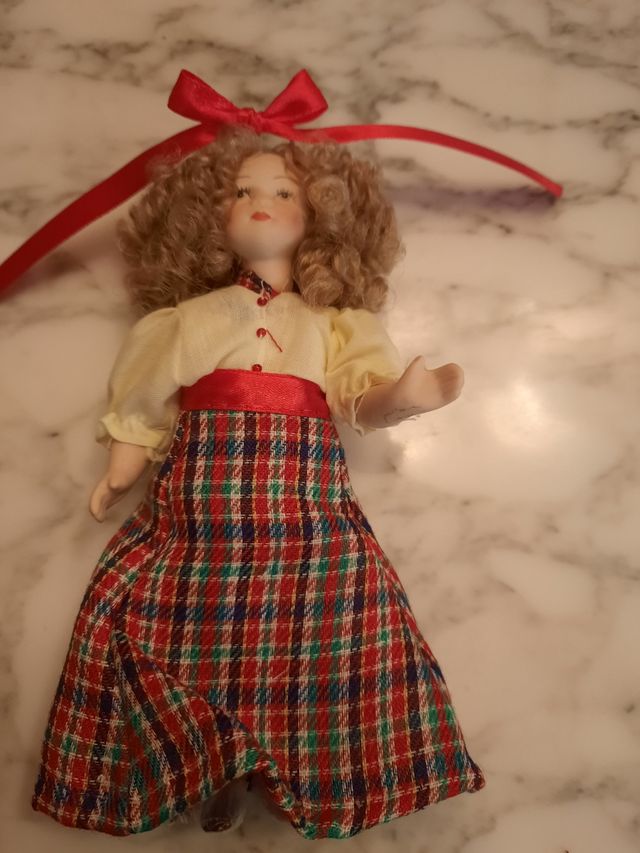 2 muñecas porcelana y balancín