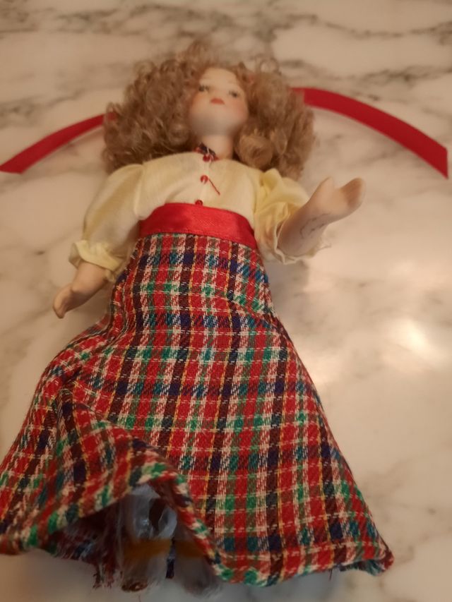 2 muñecas porcelana y balancín