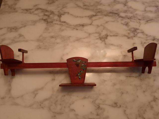 2 muñecas porcelana y balancín