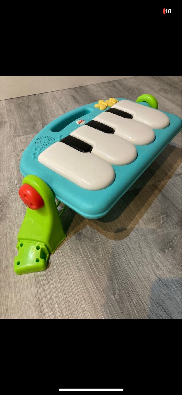 Piano patadas fisher price