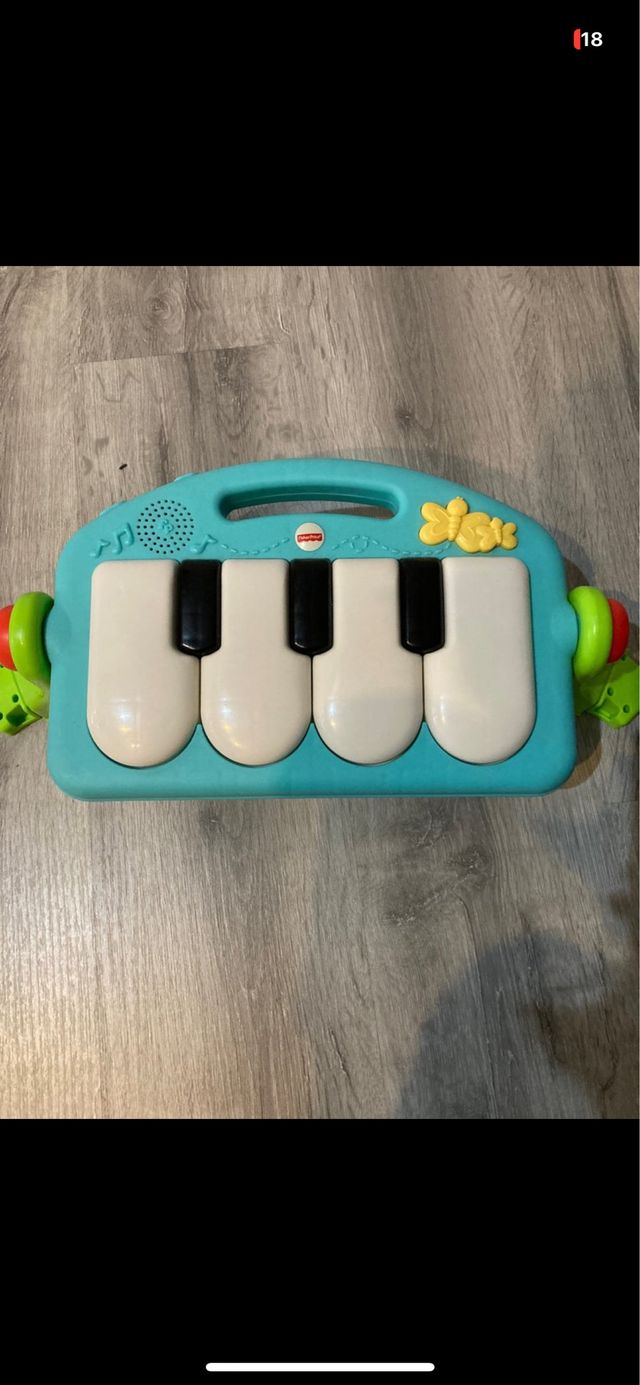 Piano patadas fisher price