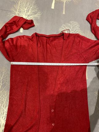 Chaqueta larga roja. Bershka. M