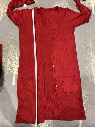 Chaqueta larga roja. Bershka. M