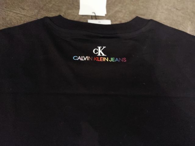 Camiseta Calvin Klein. Nueva.  Talla M
